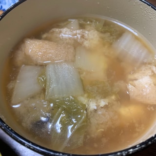 白菜と油揚げ落とし卵の味噌汁